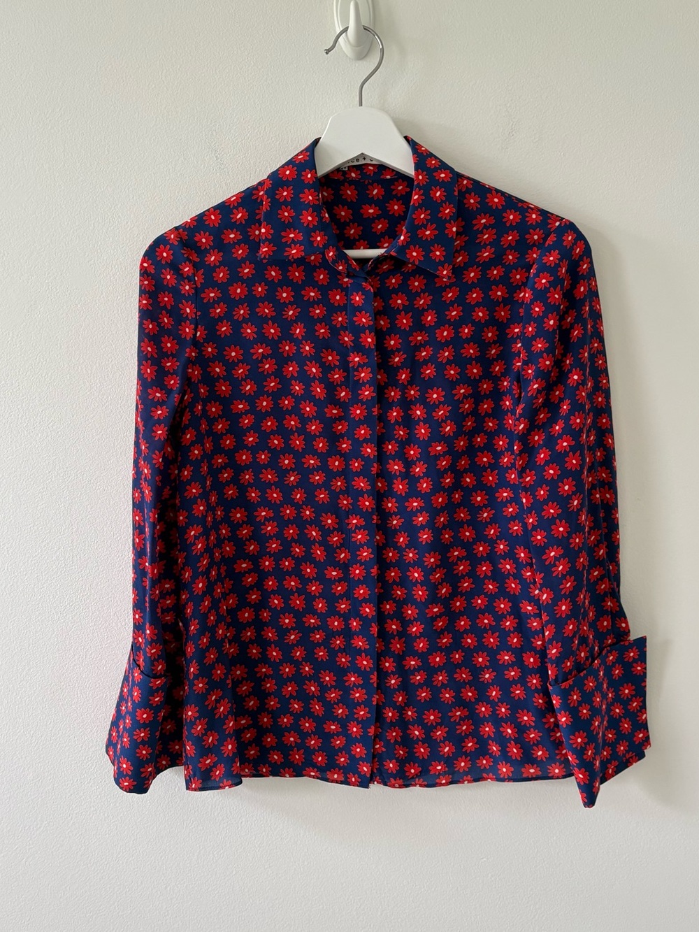Alice + Olivia  Women’s 100% Silk French Cuff Navy Shirt with Red Daisy Motif
